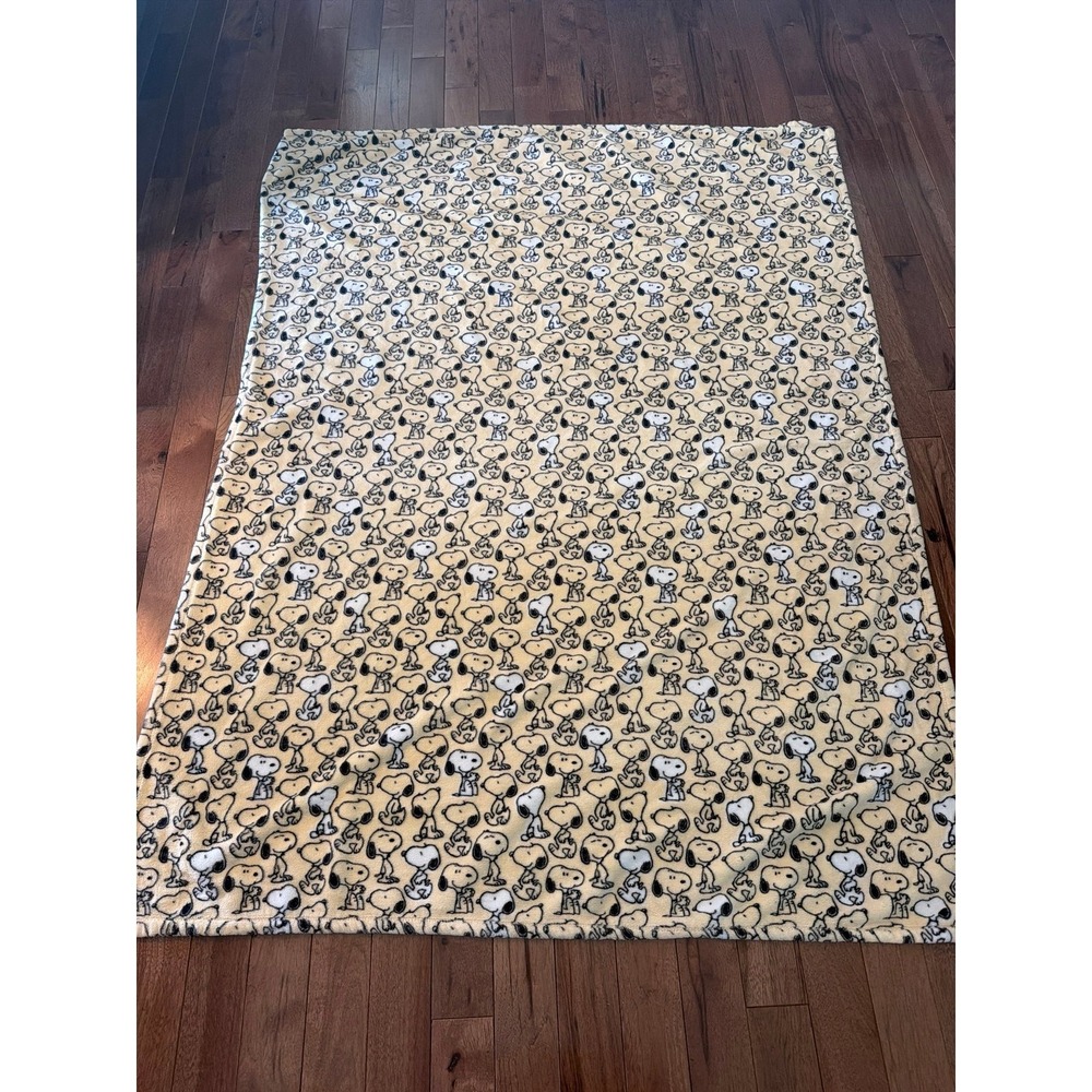 Peanuts Snoopy Fleece Blanket 52" x 72"